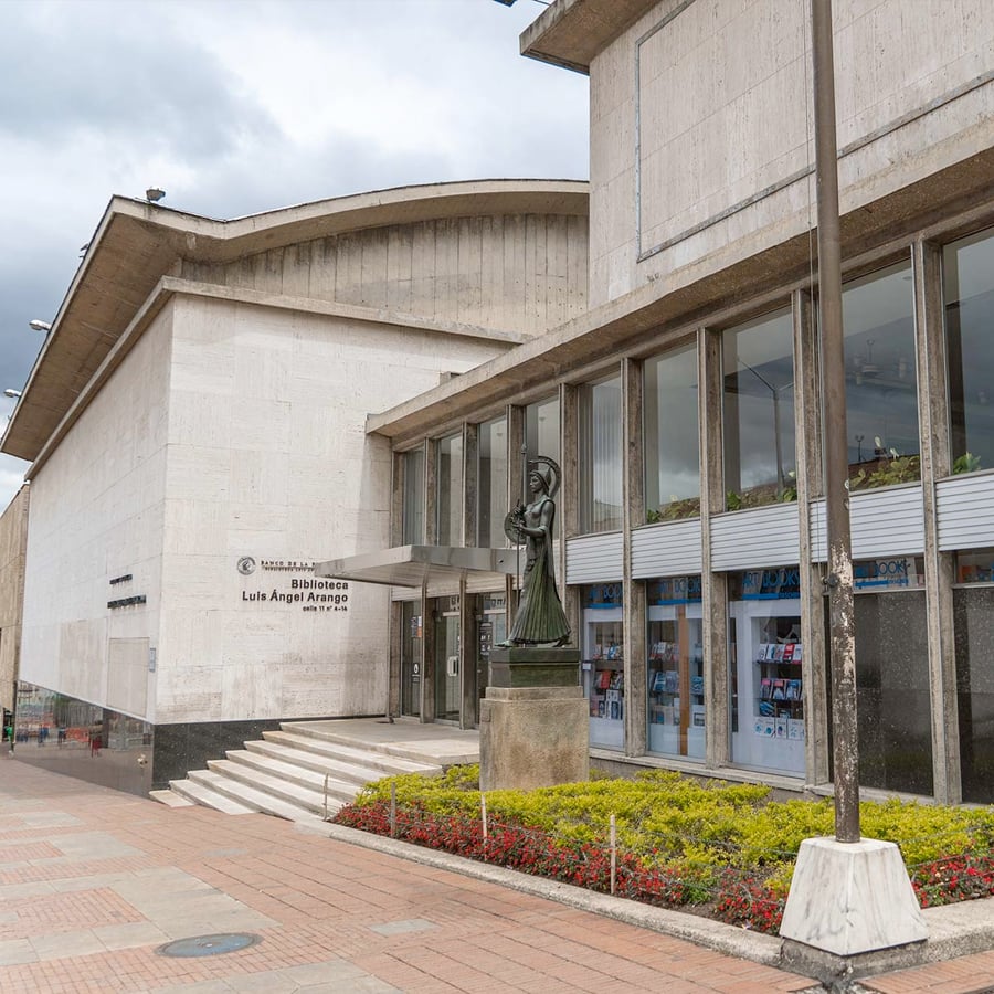 fachada biblioteca luis angel arango