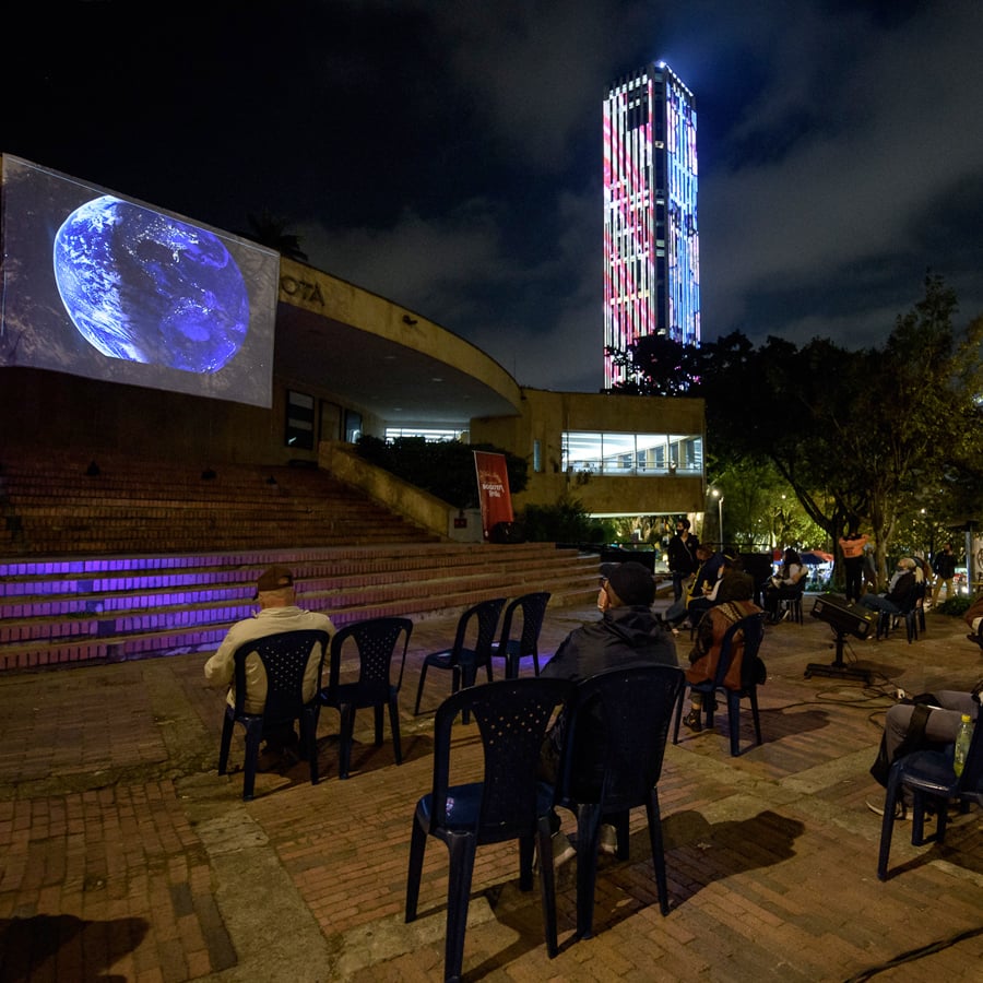 proyección nocturna planetario